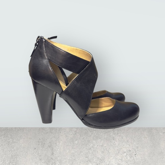 levity Shoes - Levity Black Leather Strappy Heels 8.5